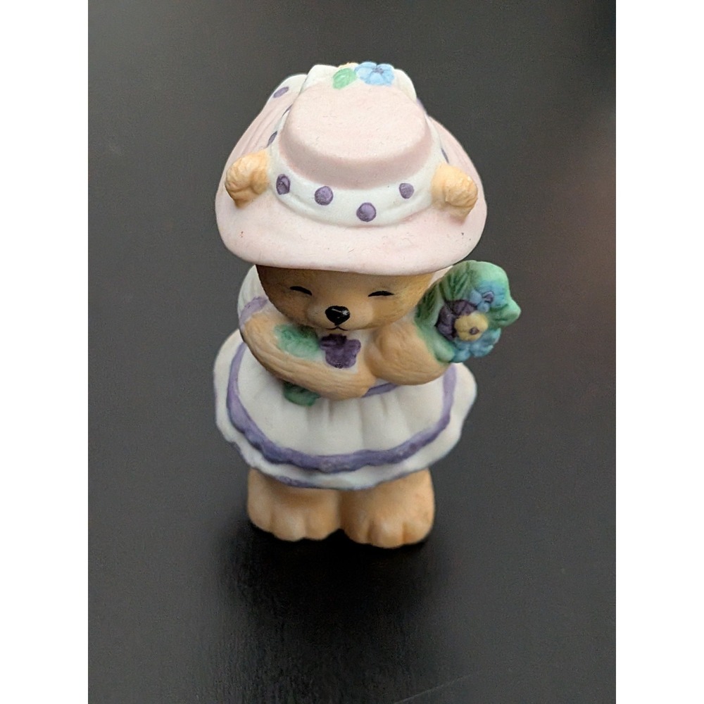 Bronson‎ Collectibles Bears Of Distinction Bear Holding Bouquet 2.5"  Porcelain